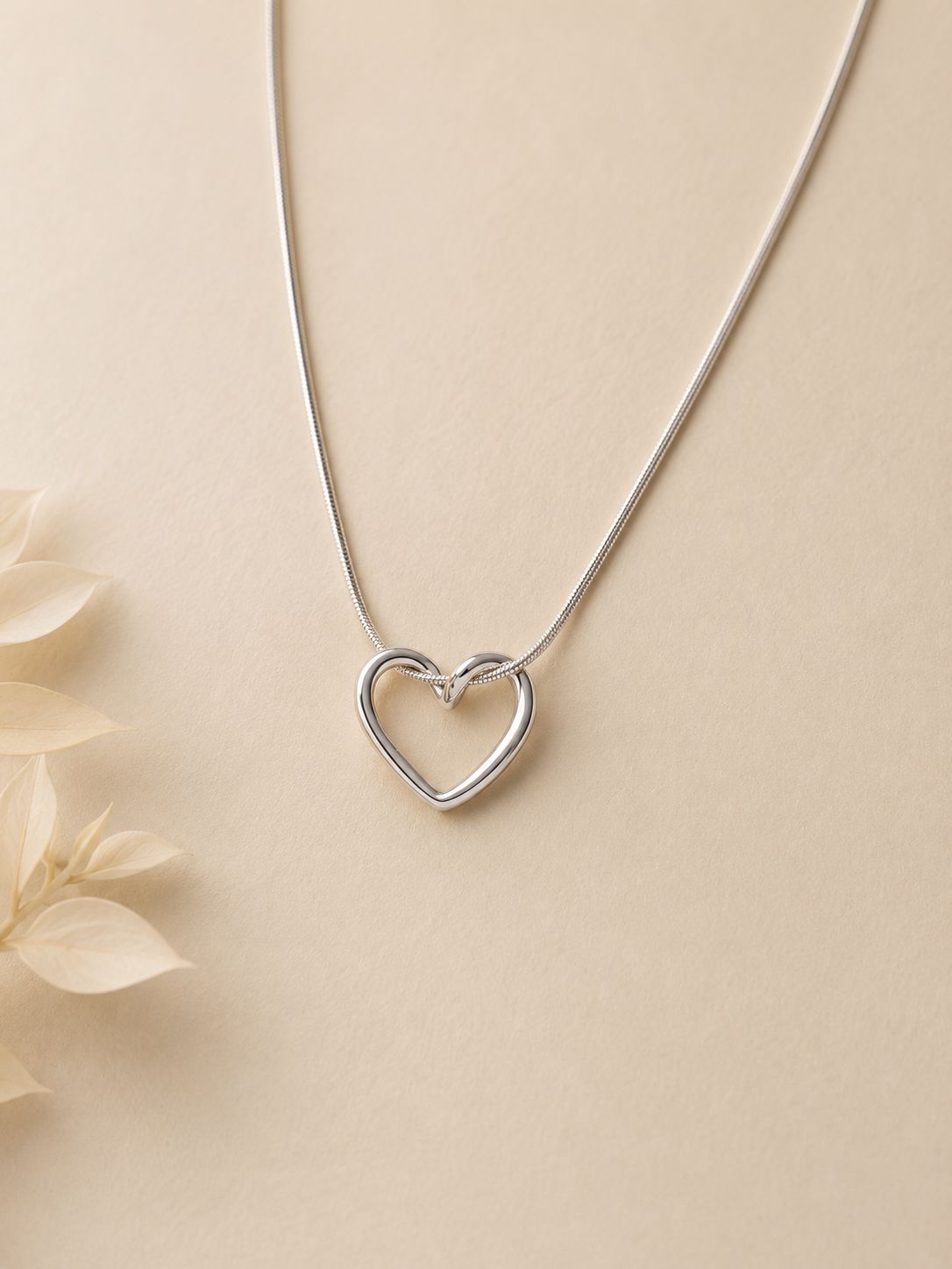 Silver Heart Pendant Necklace – Elegant Minimalist Love Necklace