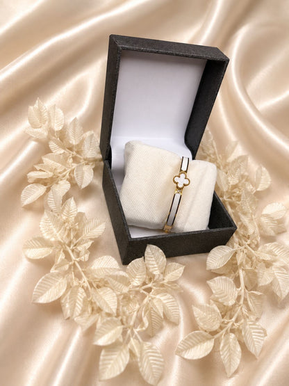 Luxury Gold Bracelet Set – Elegant Women's Bangle Collection