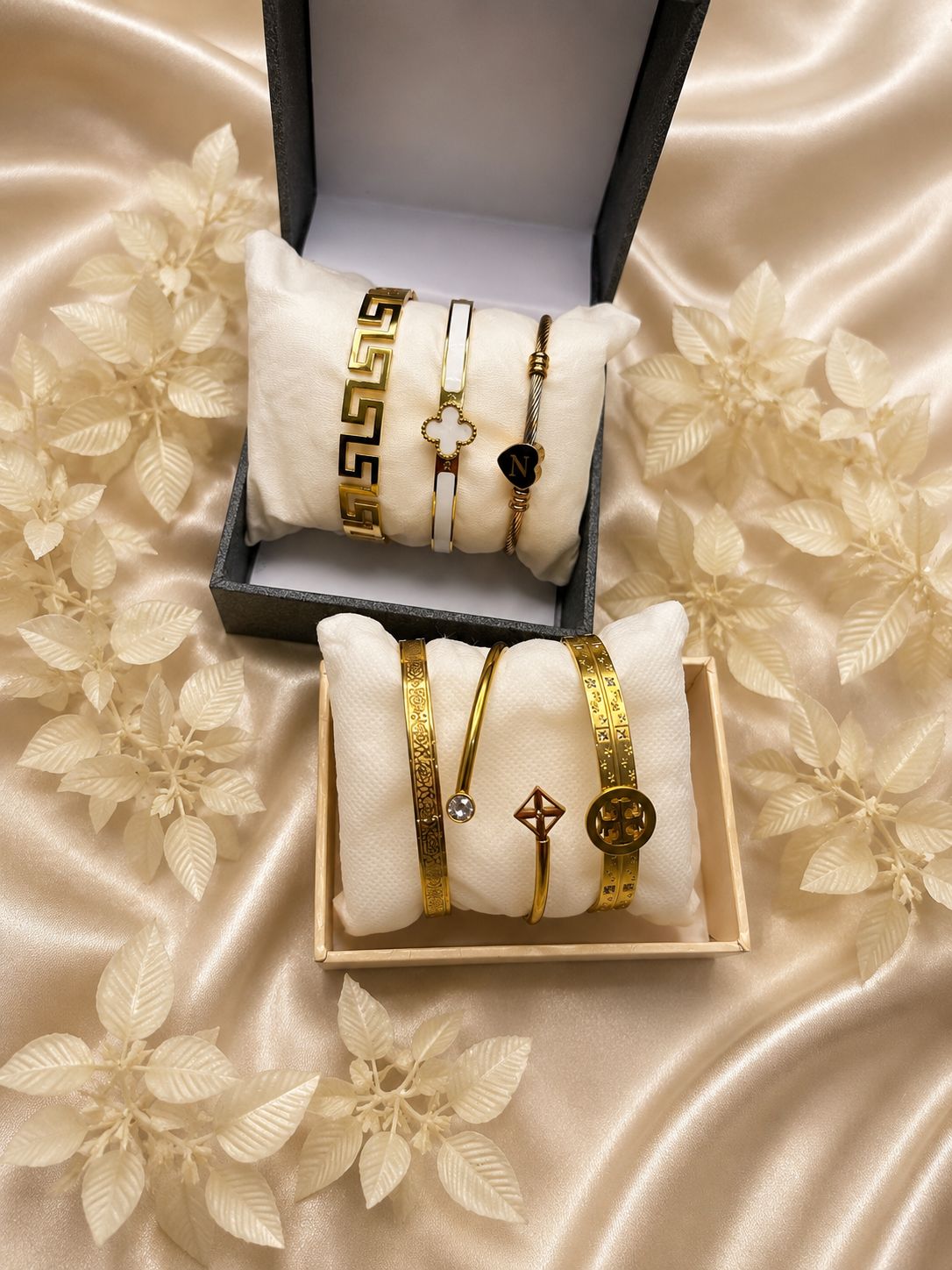 Luxury Gold Bracelet Set – Elegant Women's Bangle Collection